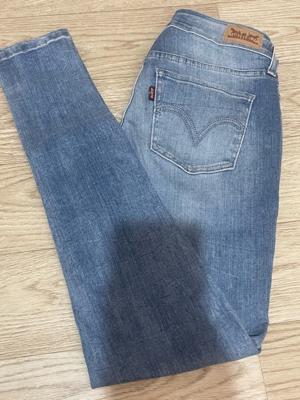 Levi's Women's Medium Blue Skinny Jeans - Classic Five-Pocket